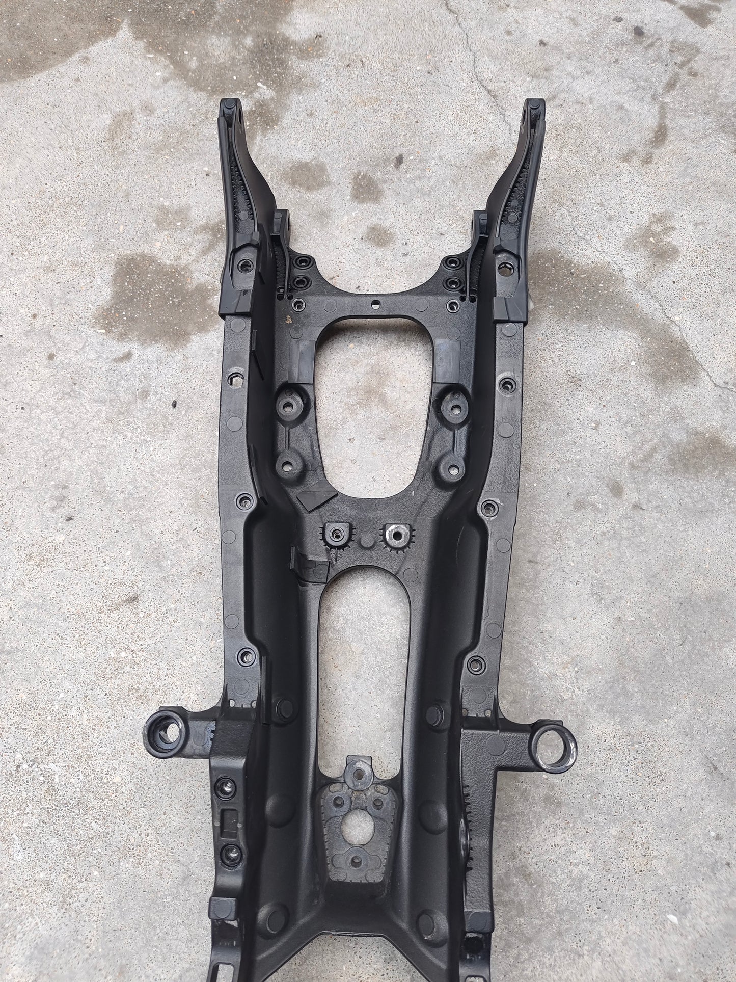 09-14 Yamaha YZF R1 Rear Subframe Tail Frame Sub Frame Genuine OEM Straight