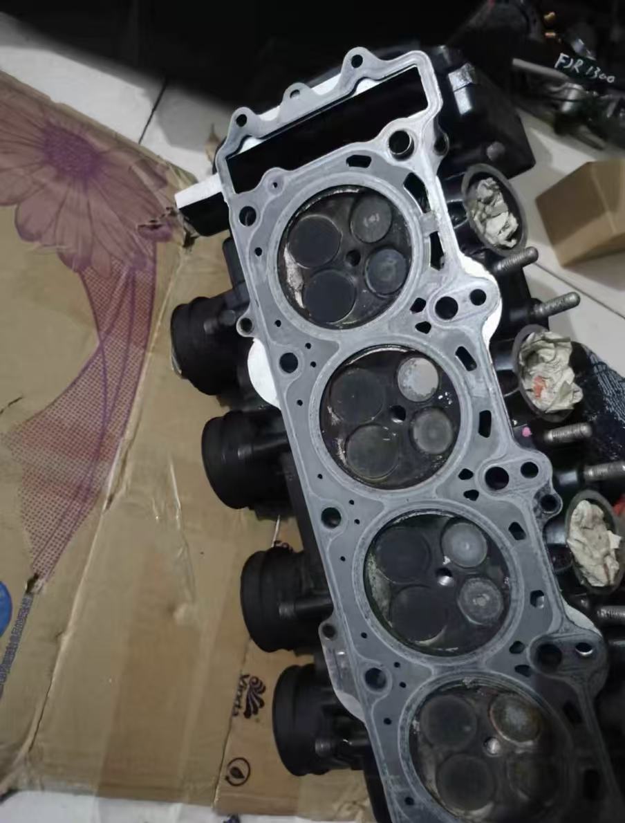 2013 Kawasaki Z800 Cylinder head Valves Camshafts