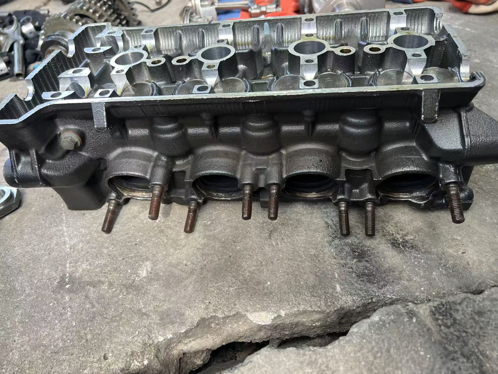 Used OEM Yamaha YZF-R6 Cylinder Head Assembly OEM 2C0111010100 – Used, ~12K Mile — Photo 6 of 23