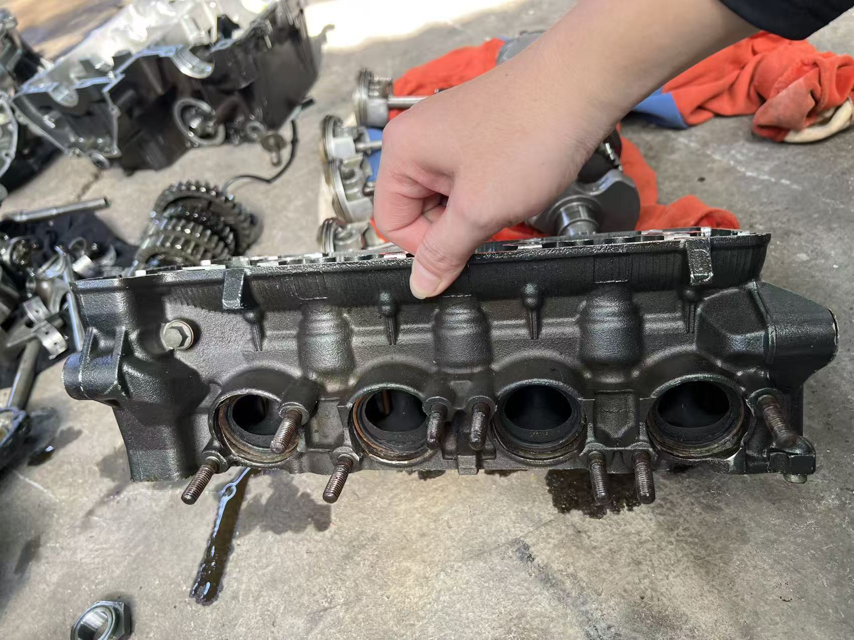 Used OEM Yamaha YZF-R6 Cylinder Head Assembly OEM 2C0111010100 – Used, ~12K Mile — Photo 7 of 23