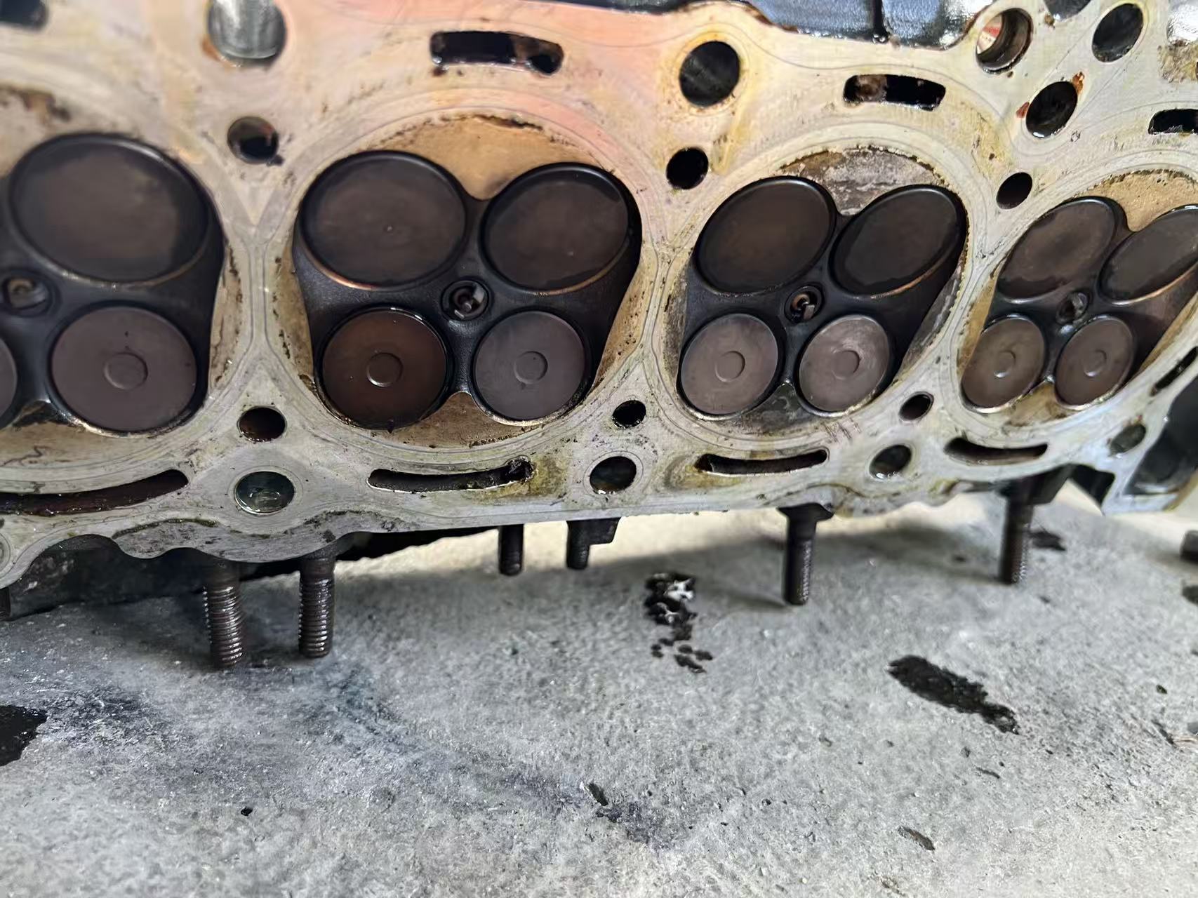 Used OEM Yamaha YZF-R6 Cylinder Head Assembly OEM 2C0111010100 – Used, ~12K Mile — Photo 20 of 23