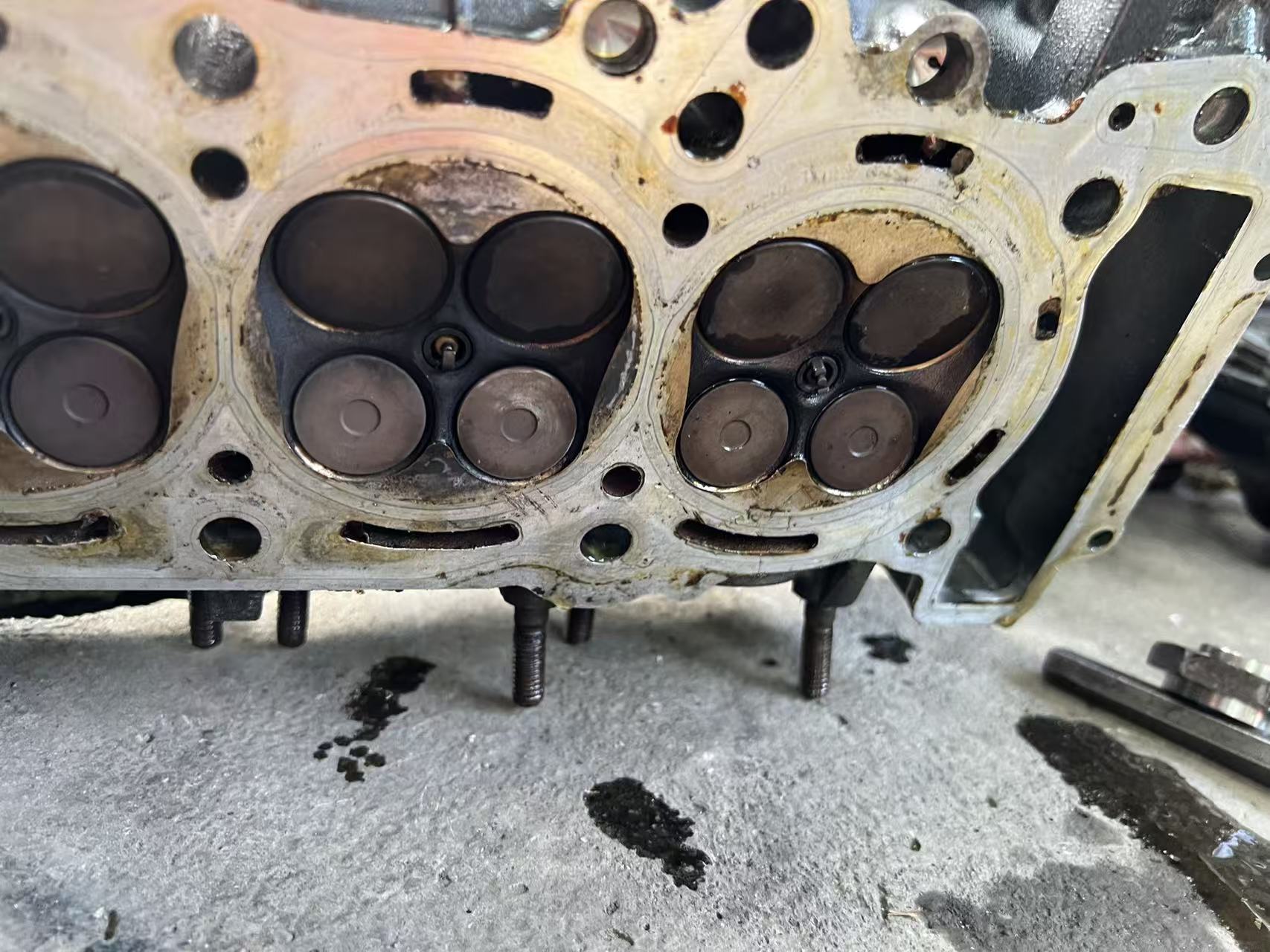 Used OEM Yamaha YZF-R6 Cylinder Head Assembly OEM 2C0111010100 – Used, ~12K Mile — Photo 21 of 23