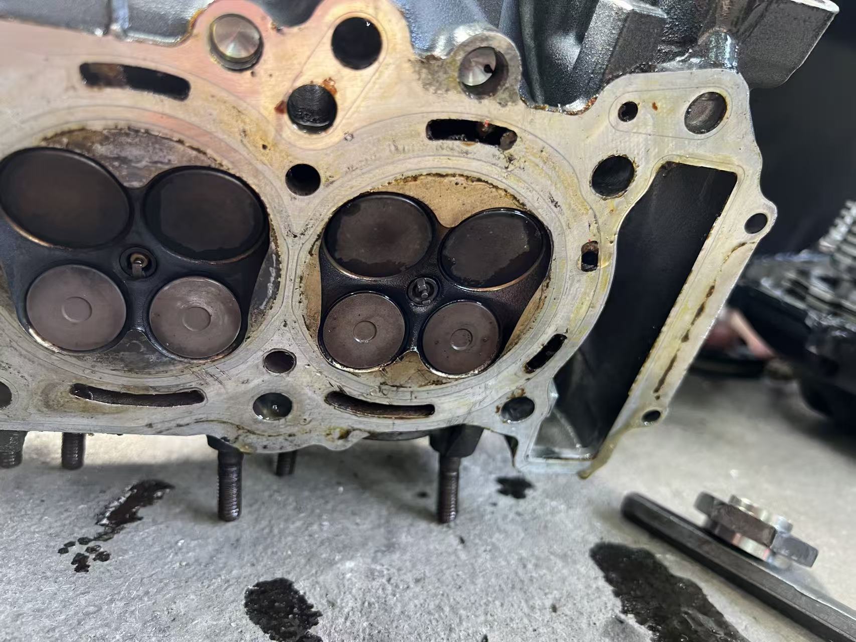 Used OEM Yamaha YZF-R6 Cylinder Head Assembly OEM 2C0111010100 – Used, ~12K Mile — Photo 22 of 23