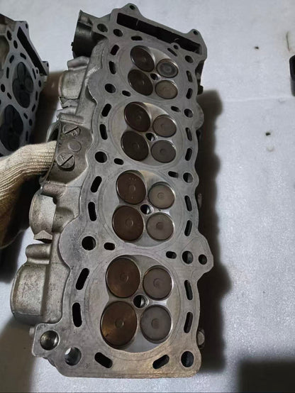 2006 Suzuki GSXR 600 GSXR600 Cylinder Head Engine Valve Cover Camshaft