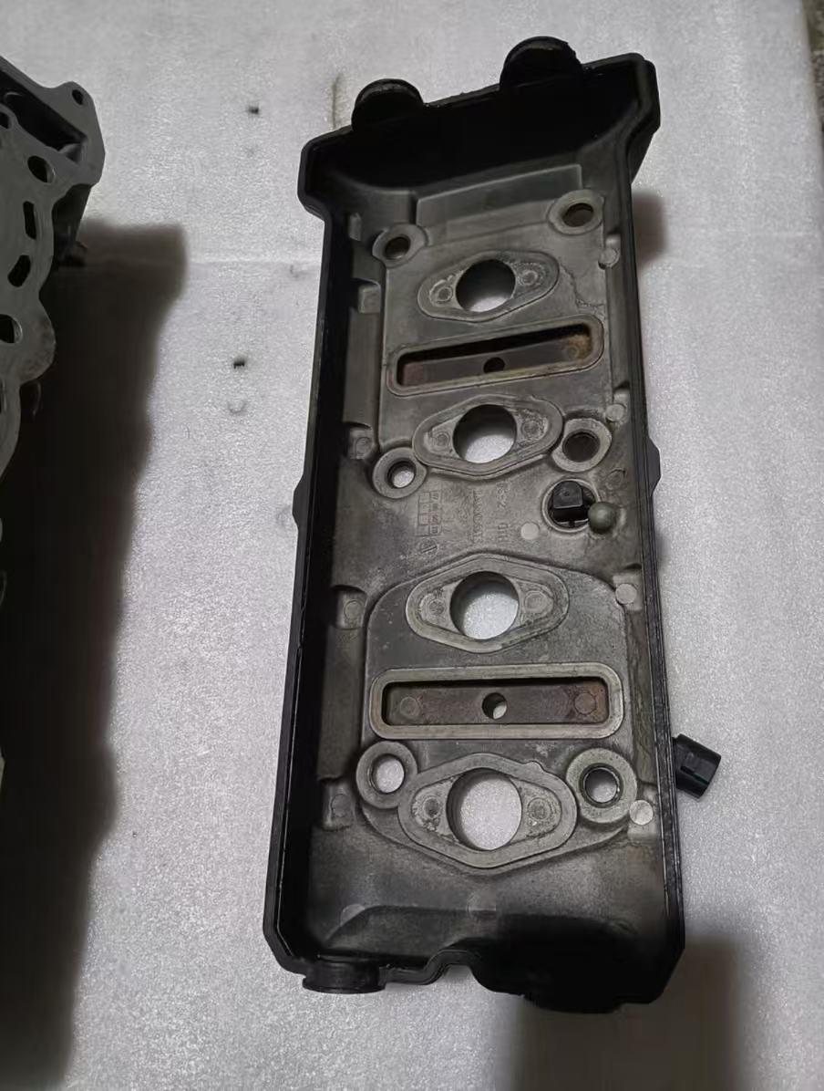 2006 Suzuki GSXR 600 GSXR600 Cylinder Head Engine Valve Cover Camshaft