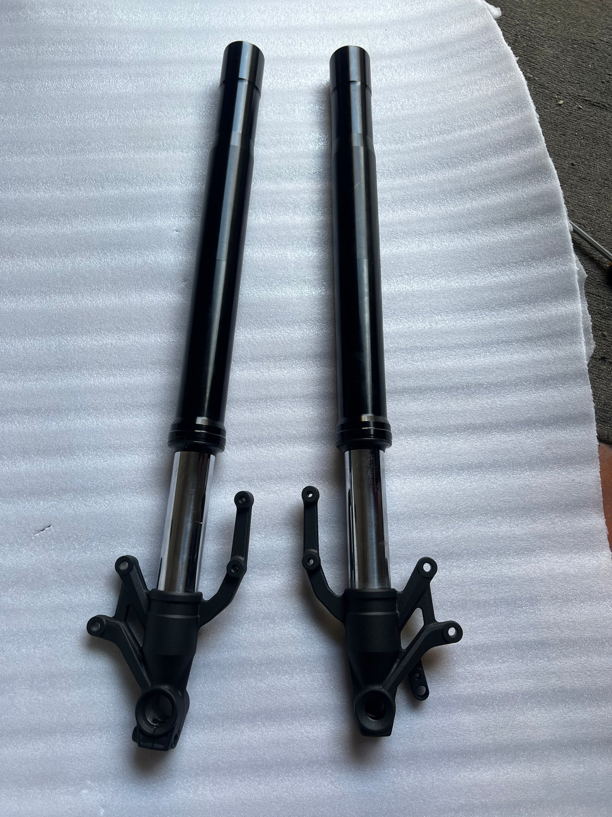 Kawasaki Z900 ZR900 2017-2025 Front Fork Set OEM Used Black Pair – full overview