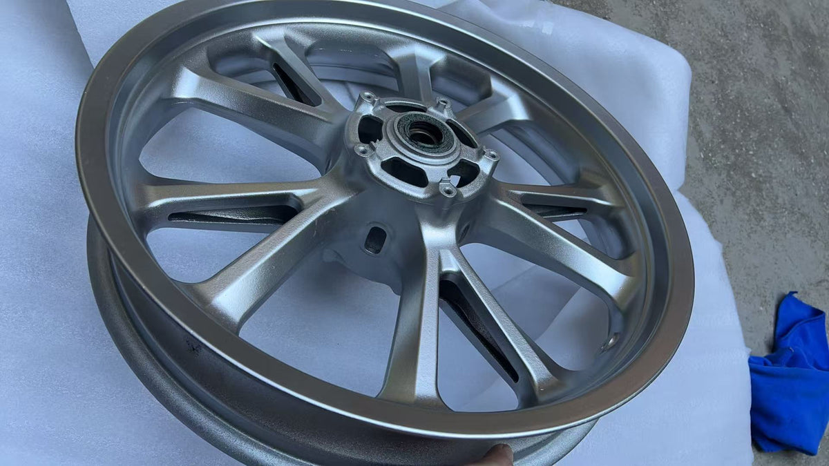 Honda Gold Wing GL1800 front rim outer edge and tire bead seat detail close-up view