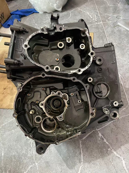 Used OEM Yamaha YZF-R6 Crankcase Assembly OEM 2C0151000800 – Straight & Crack-Fr — Photo 16 of 26