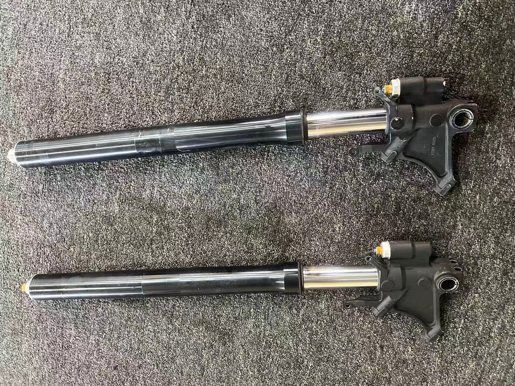 Yamaha YZF-R6 front fork set OEM 2008-2016, both legs with axle brackets and chrome tubes on carpet