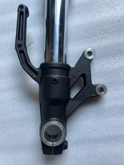 Kawasaki Z900 Front Fork Set Pair OEM – left and right tubes included, no wheel or caliper