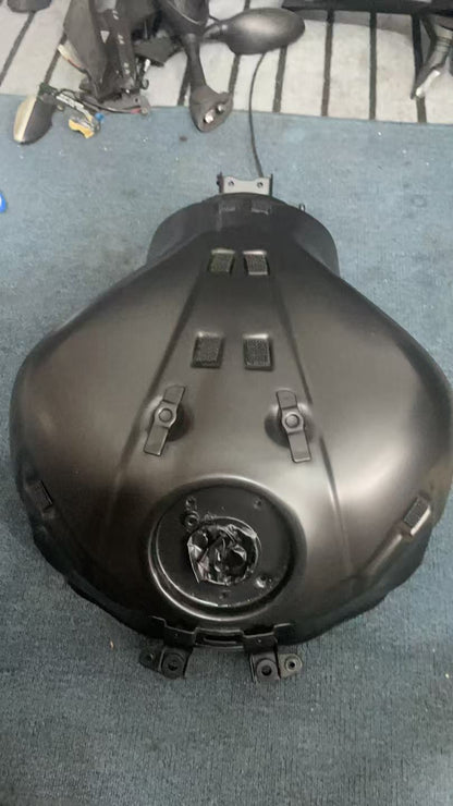 ** Kawasaki Z1000 2014-2024 fuel tank used OEM repainted M.F.S. Black – full side overview **ALT 2 (close-up / key detail):**