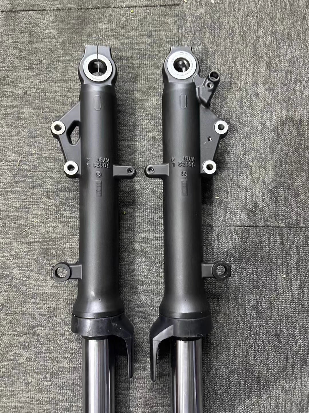 Genuine OEM Front Fork Tubes Set (Pair) - Kawasaki Ninja 650 / Z650 (2017-2023) | Pristine Condition & No Pitting #44071-1201-32A