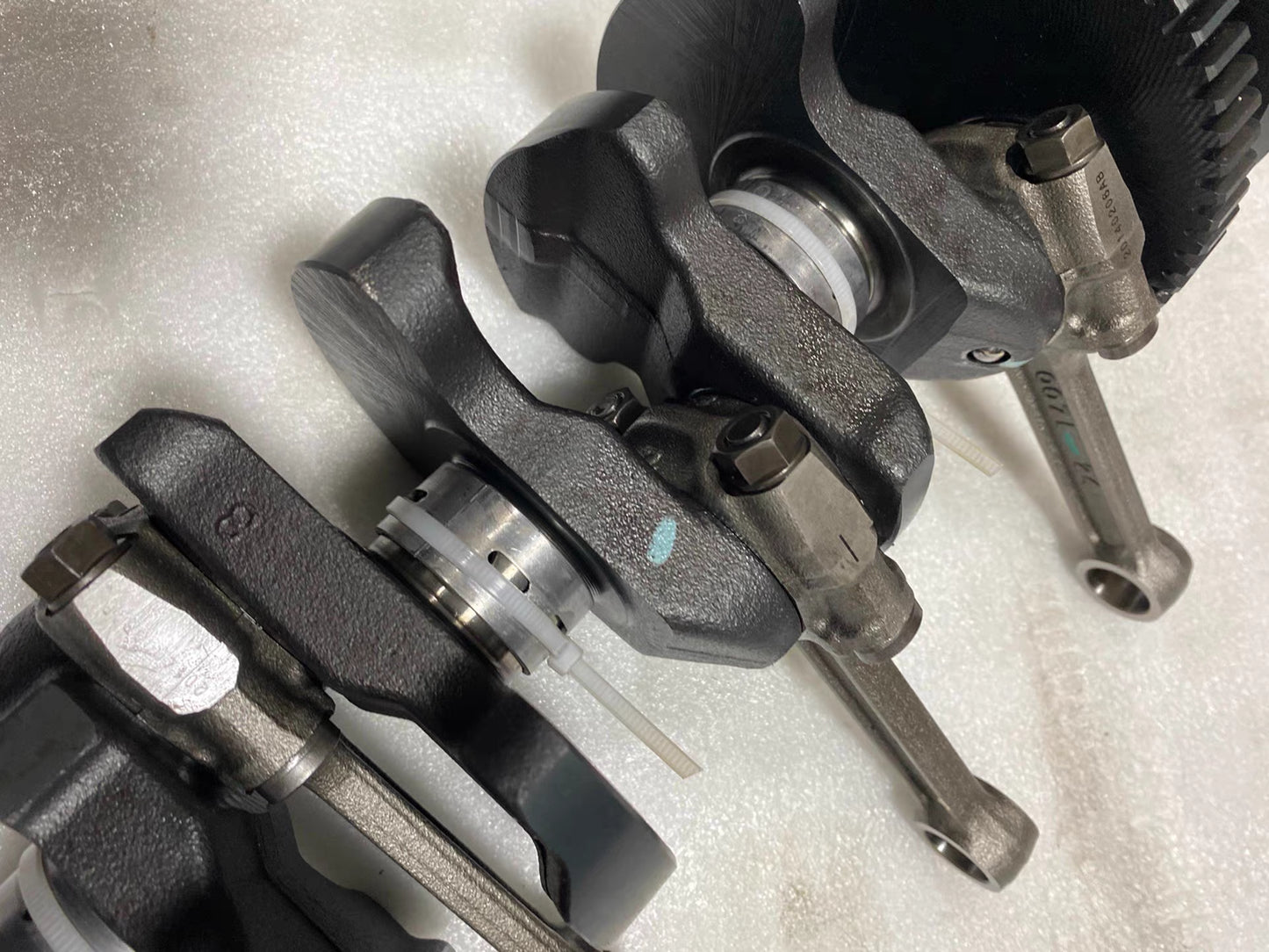 Engine Crankshaft Assembly - Kawasaki Z1000 (2010-2013) - With Rods & Bearings