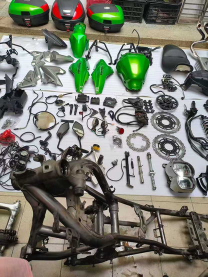 Complete Adventure Component Kit - KAWASAKI Versys 650 (2007-2014) - With GIVI Triple Case System | Disassembled Part Out