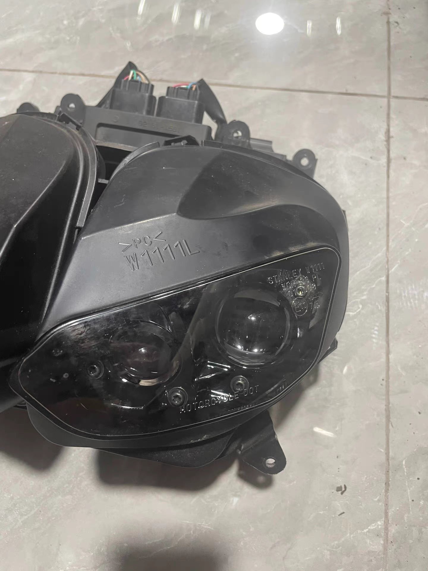 LED Headlight Assembly - KAWASAKI Z1000 (2014-2020) - Genuine OEM Front Lamp | 23001-0046