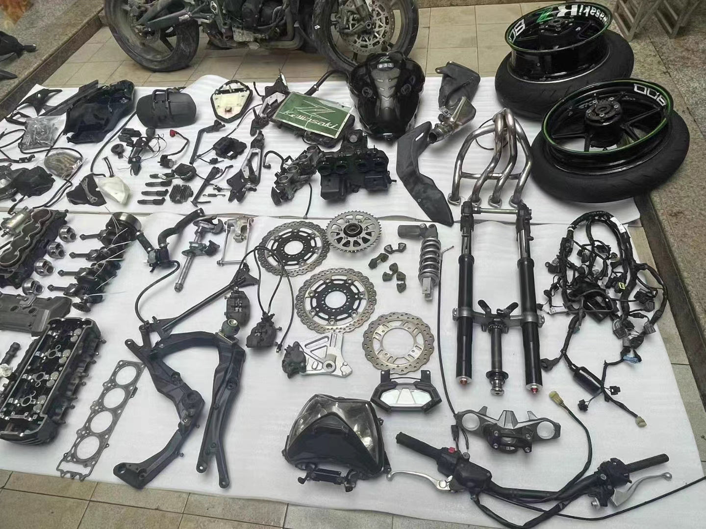 [Breaking for Spares] Kawasaki Z800 - All Parts Available | Complete Engine & Engine Internals | INQUIRE FOR PRICE