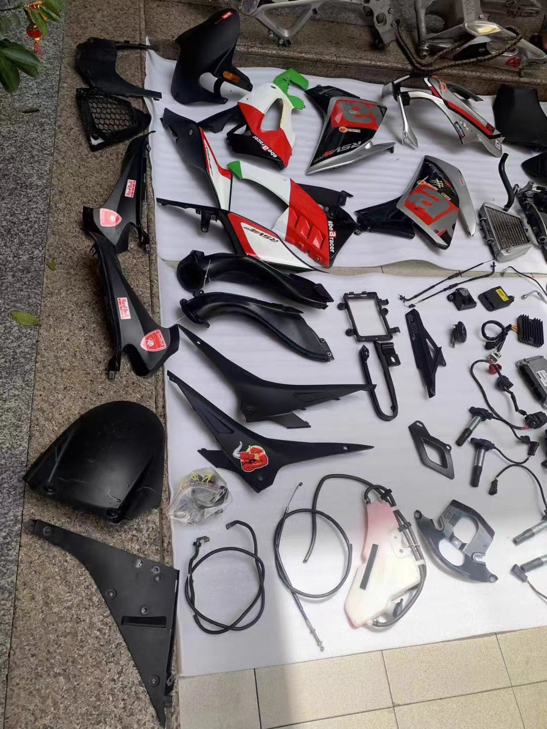 Aprilia RSV4 RF (2015-2018) OEM Parts — Parting Out | Message for Any Part
