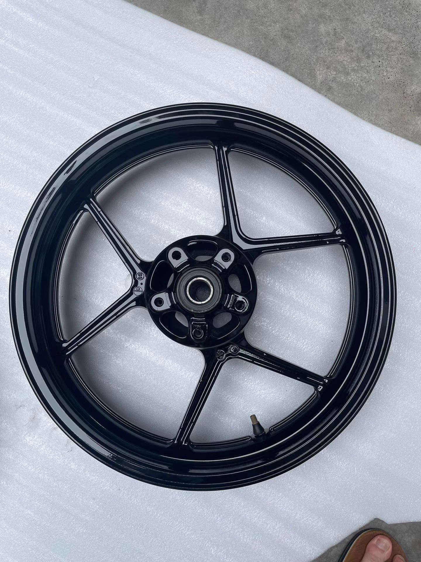 Kawasaki ZX6R 636 2013-2024 front wheel refurbished gloss black – full overview
