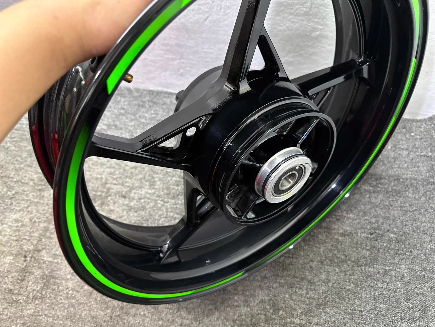  Kawasaki Ninja 650 rear wheel hub and rim straight no deformation detail
