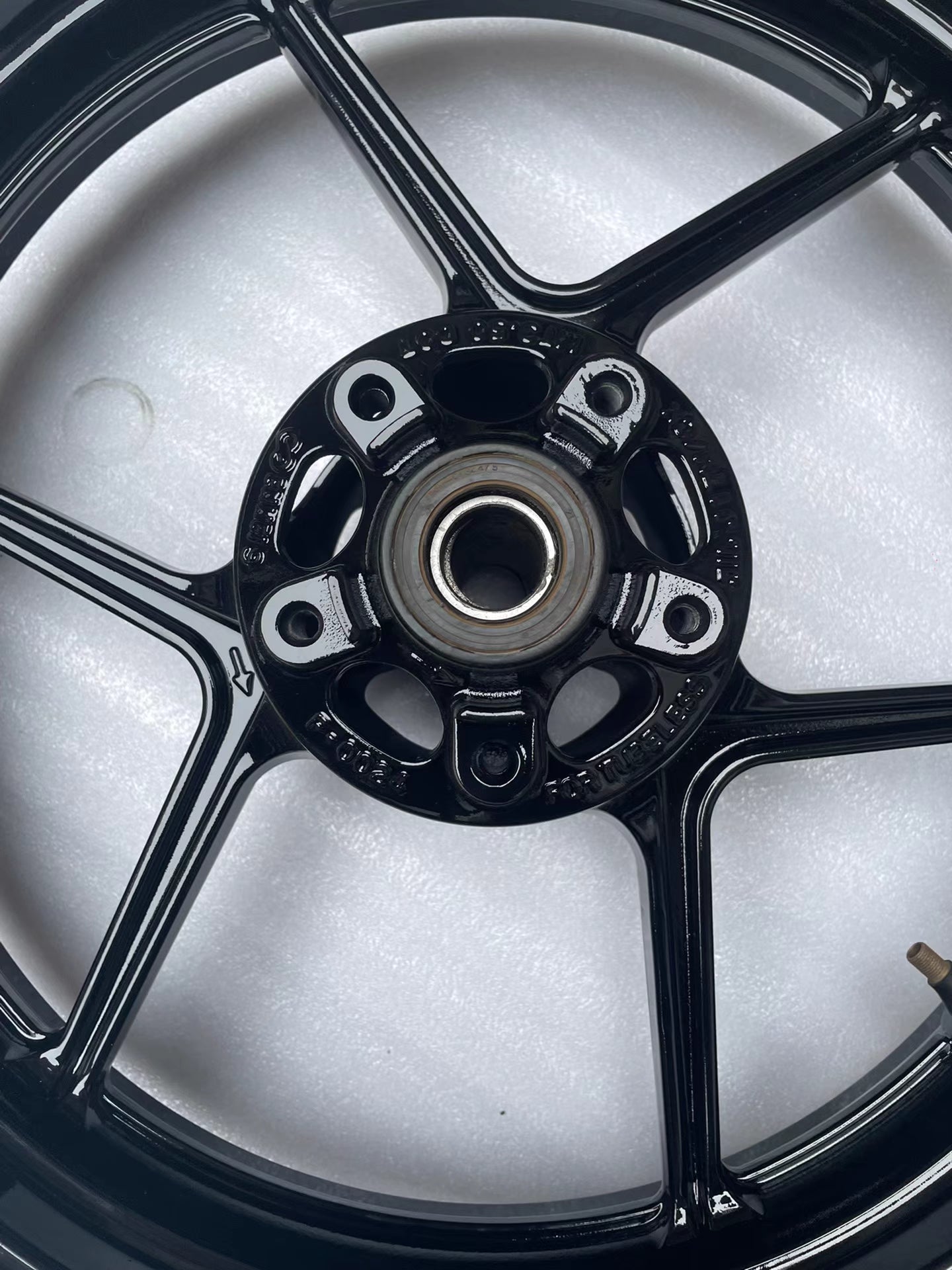 Kawasaki ZX6R 636 17x3.5 front wheel – spoke design and brake disc mount reference
