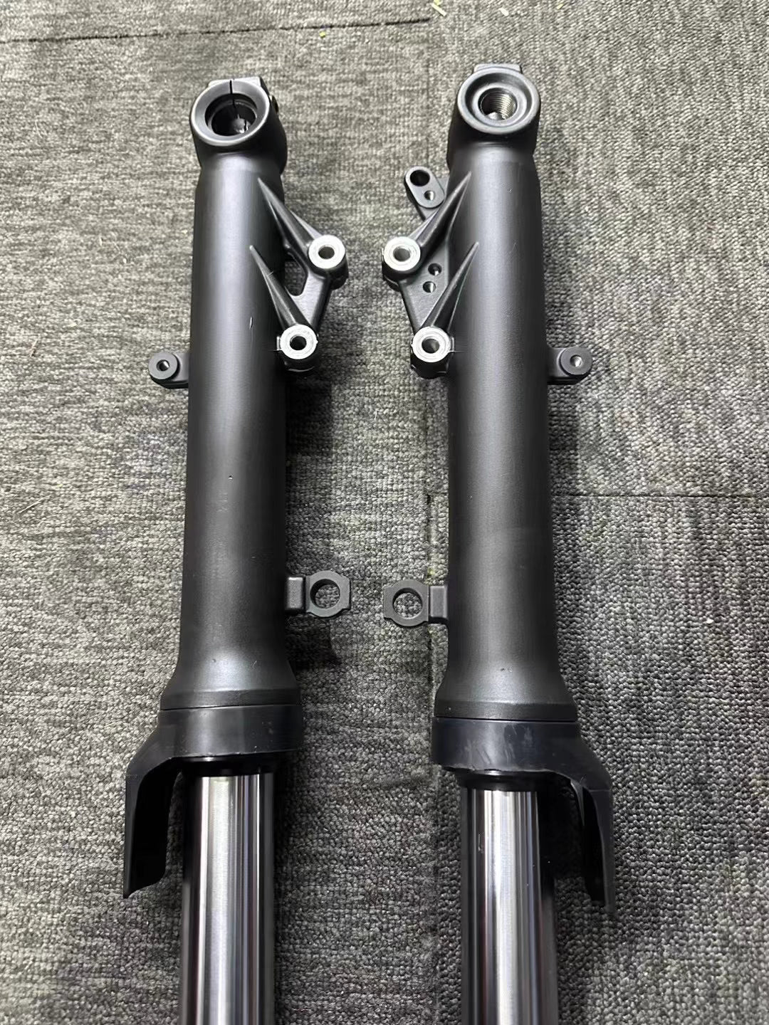 Genuine OEM Front Fork Tubes Set (Pair) - Kawasaki Ninja 650 / Z650 (2017-2023) | Pristine Condition & No Pitting #44071-1201-32A