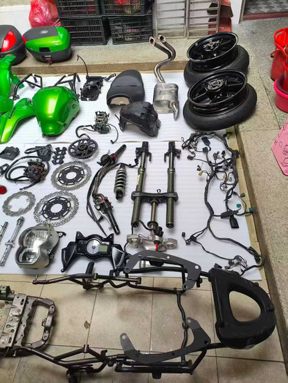 Complete Adventure Component Kit - KAWASAKI Versys 650 (2007-2014) - With GIVI Triple Case System | Disassembled Part Out