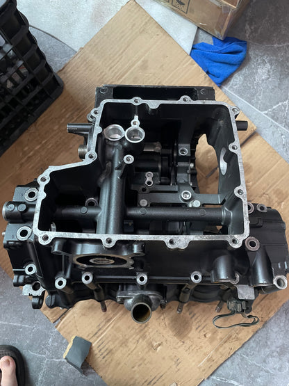 08-16 Yamaha YZFR6 R6 Crankcase Crank Case Engine Motor Block Piston Lot