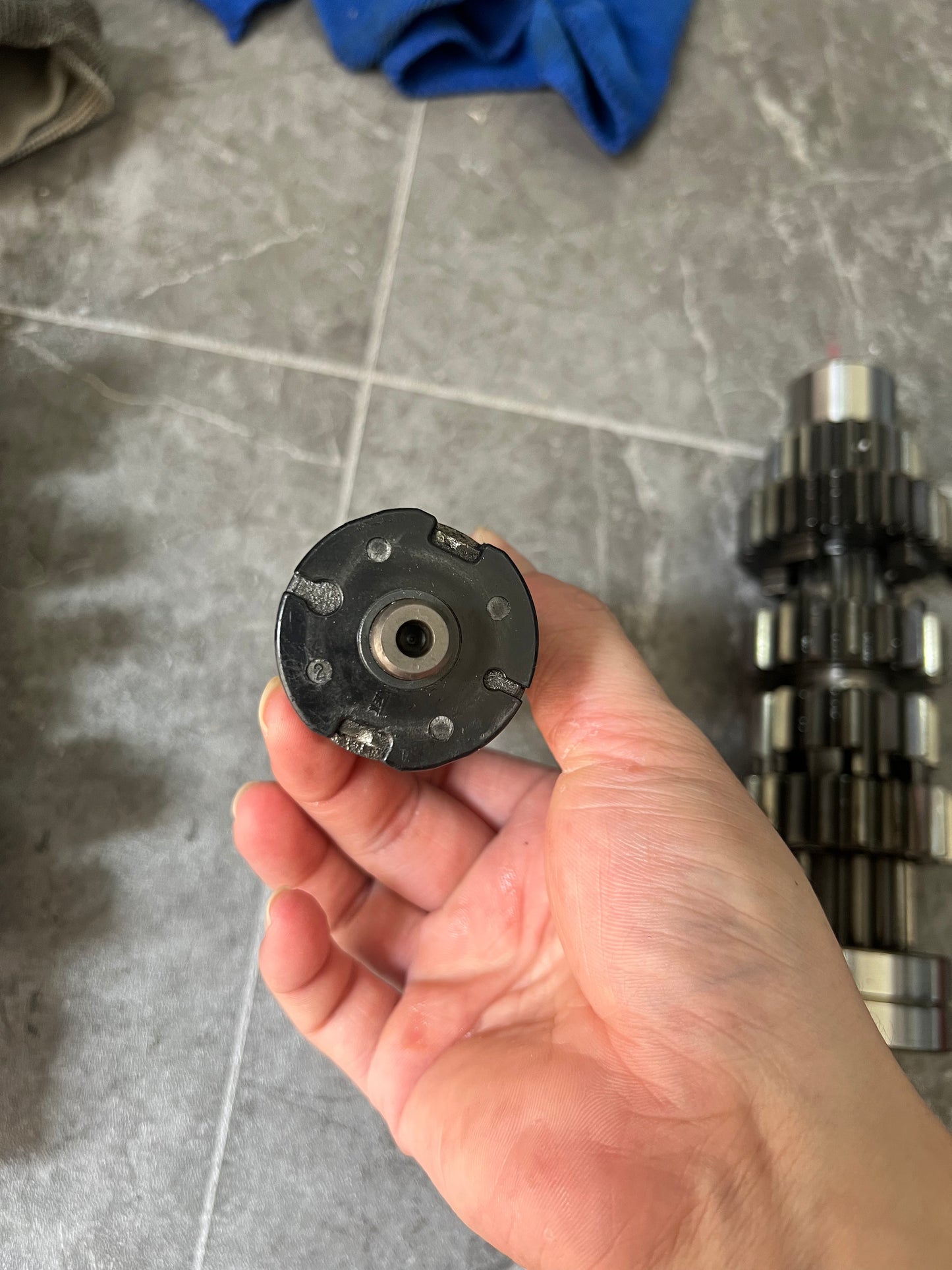 Kawasaki Z1000 Transmission Gear Set OEM – close-up of engagement dogs and gear teeth ALT 3 (mounting point / fitment re