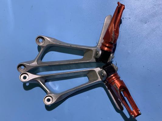 08-16 HONDA CB1000R Rear Footrest Bracket A Pair 50665/50755-MFNA-D000