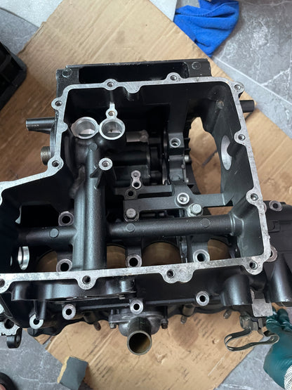 08-16 Yamaha YZFR6 R6 Crankcase Crank Case Engine Motor Block Piston Lot