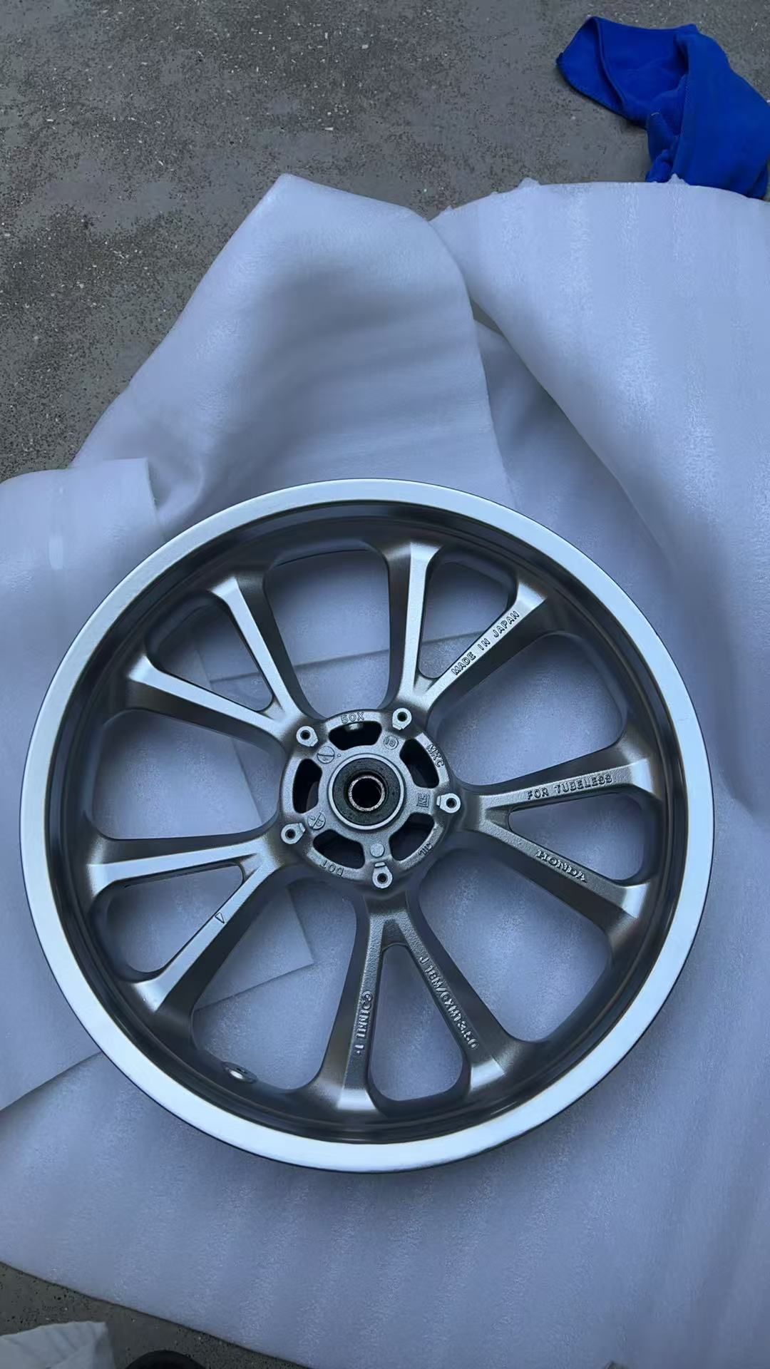 GL1800 front wheel rim straight-on face view showing complete spoke and rim structure Gold Wing