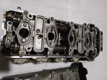 2006 Suzuki GSXR 600 GSXR600 Cylinder Head Engine Valve Cover Camshaft