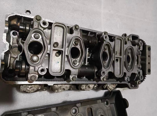 2006 Suzuki GSXR 600 GSXR600 Cylinder Head Engine Valve Cover Camshaft