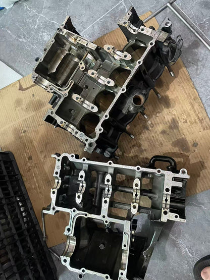 Used OEM Yamaha YZF-R6 Crankcase Assembly OEM 2C0151000800 – Straight & Crack-Fr — Photo 13 of 26