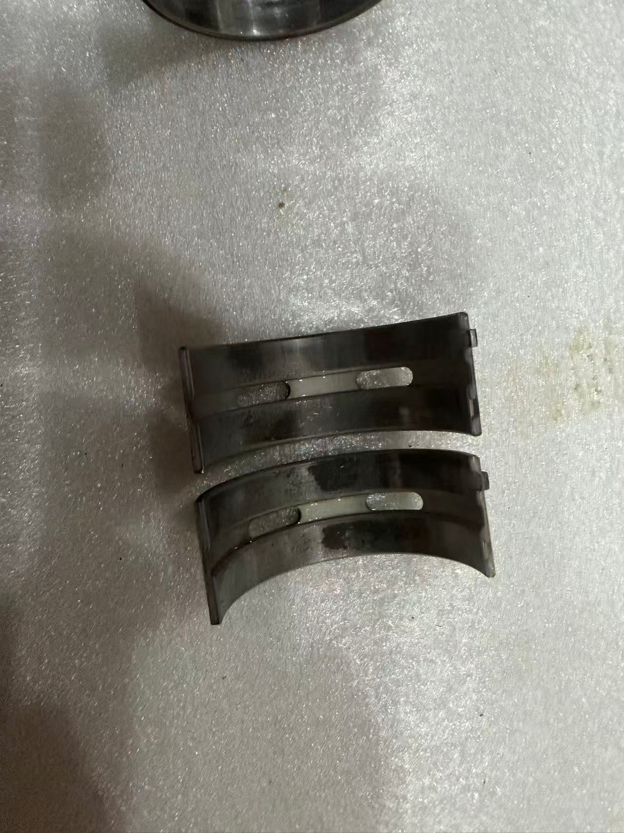GSXR 1000 OEM crankshaft connecting rod big-end bearing detail close-up inspection view