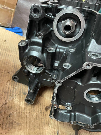 08-16 Yamaha YZFR6 R6 Crankcase Crank Case Engine Motor Block Piston Lot