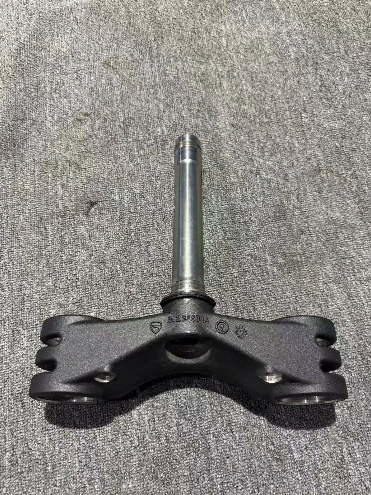 Used OEM Ducati Panigale  V4 959 1199 1299  Lower Triple Clamp+ Nut 12-19 | Complete Assembly